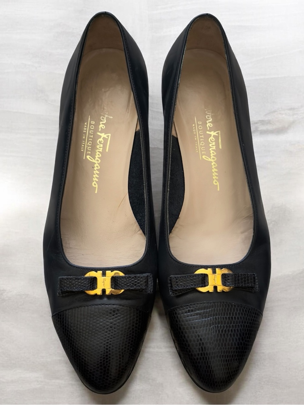 Salvatore Ferragamo Boutique Black Leather Ballet Flats with Gold Gancini
